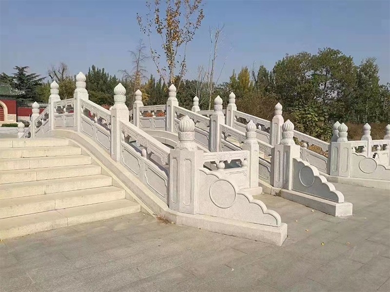 石雕石欄桿河道石護(hù)欄廠(chǎng)家,雕刻精美,安裝結(jié)實(shí)耐用